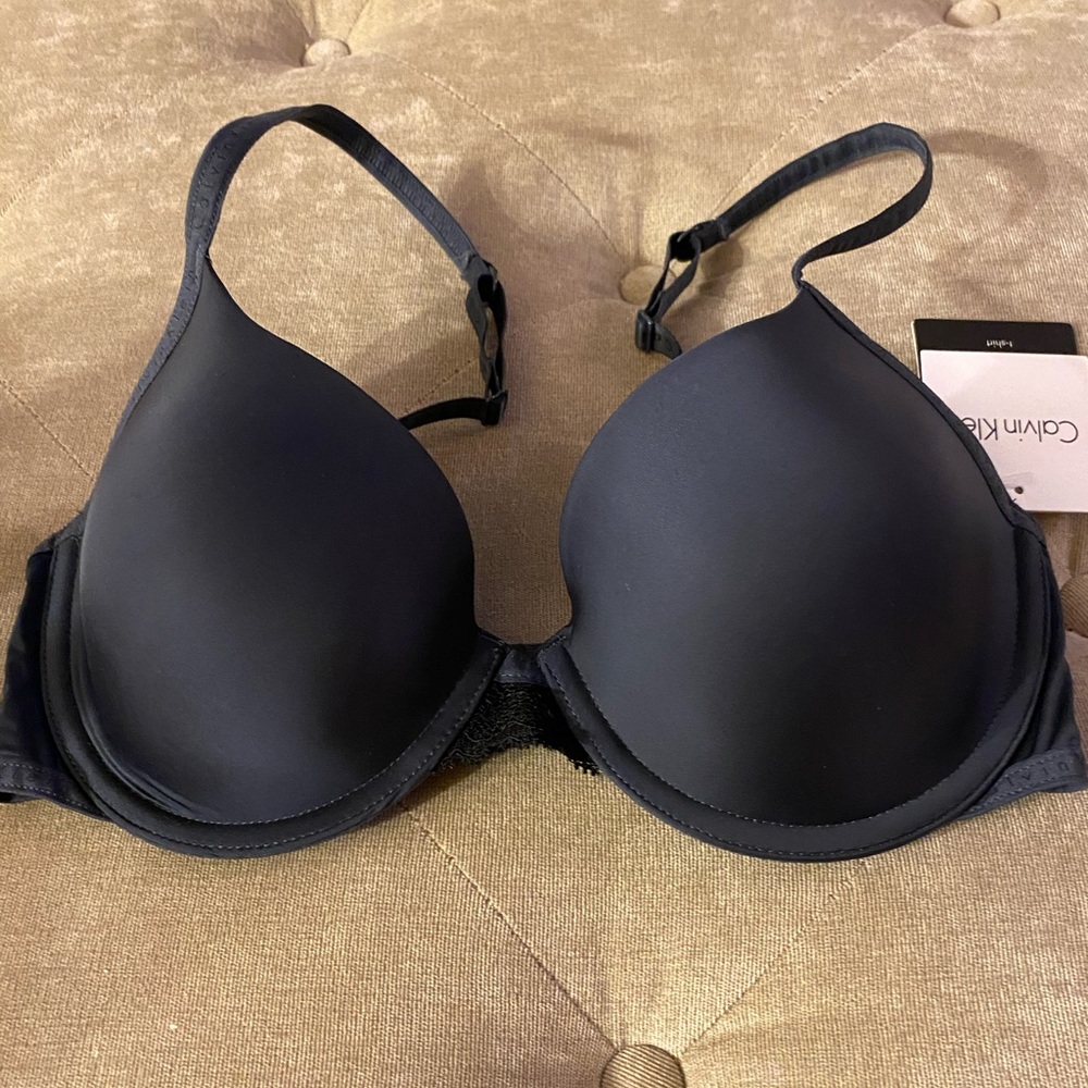Navy blue Calvin Klein t-shirt bra. 32D